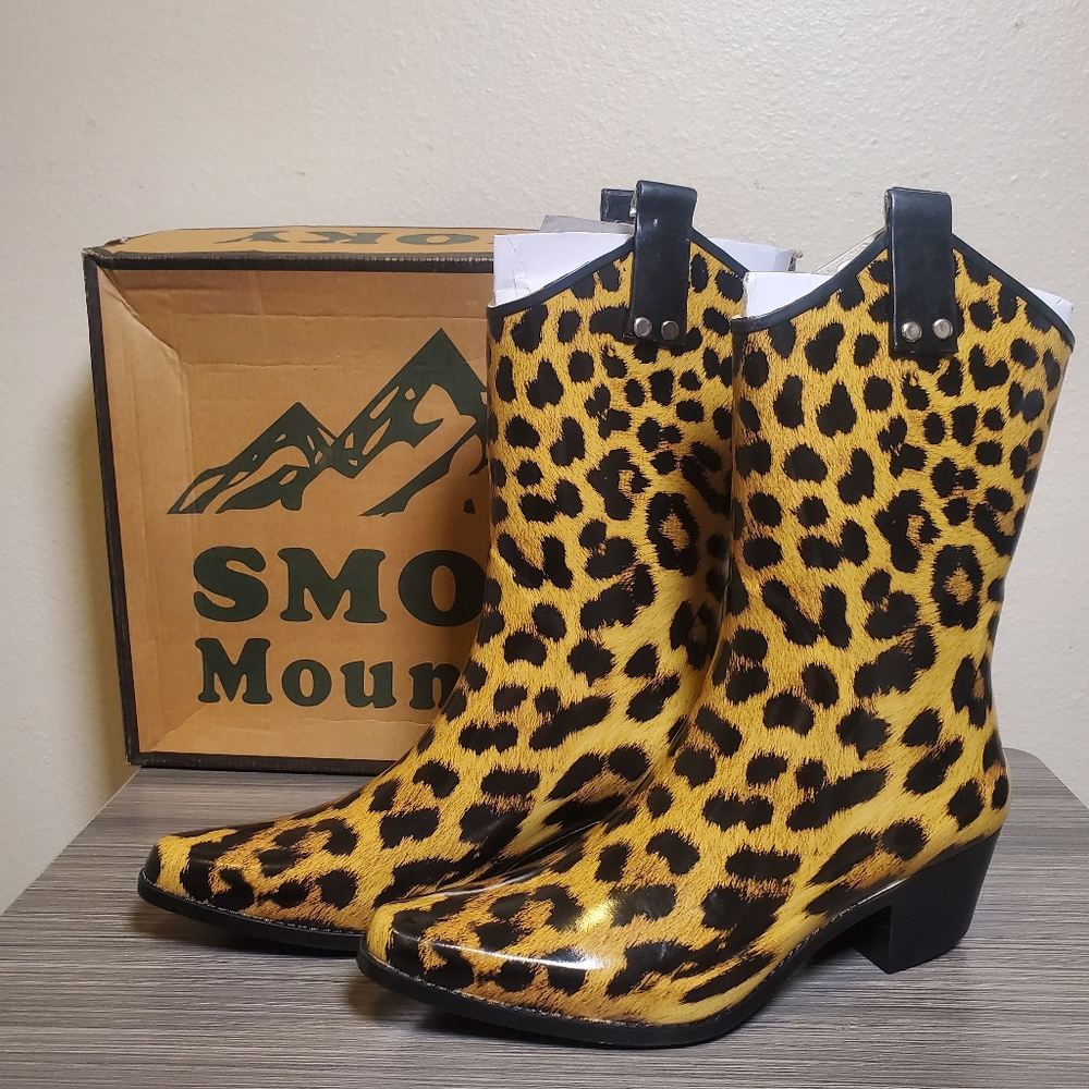 Smoky Mountain Leopard Print Boots. Brand New in Box. Size 10 never worn